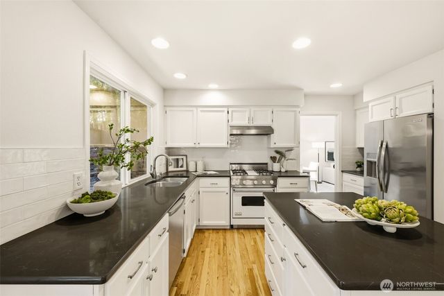 10521 NE 120th Street, Kirkland, WA 98034