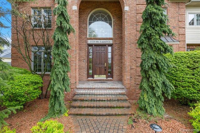 3725 Mountain Laurel Court, Oakland, MI 48363