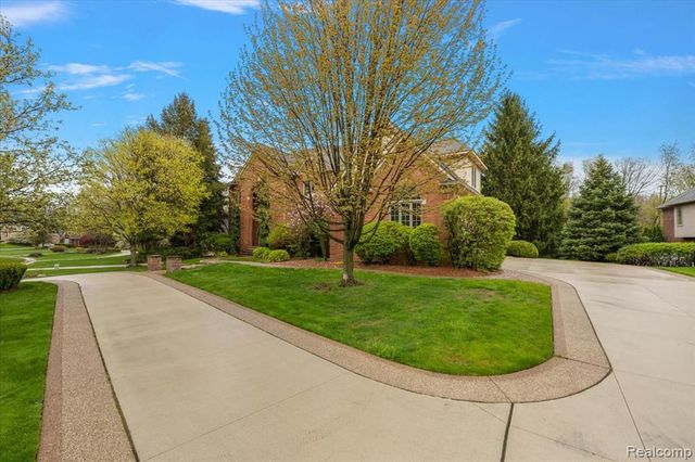 3725 Mountain Laurel Court, Oakland, MI 48363