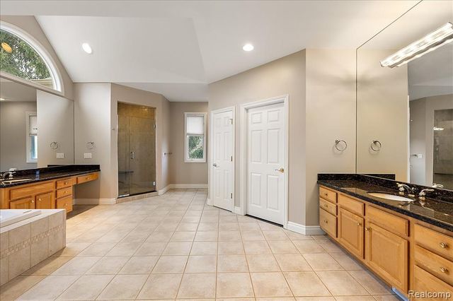 3725 Mountain Laurel Court, Oakland, MI 48363