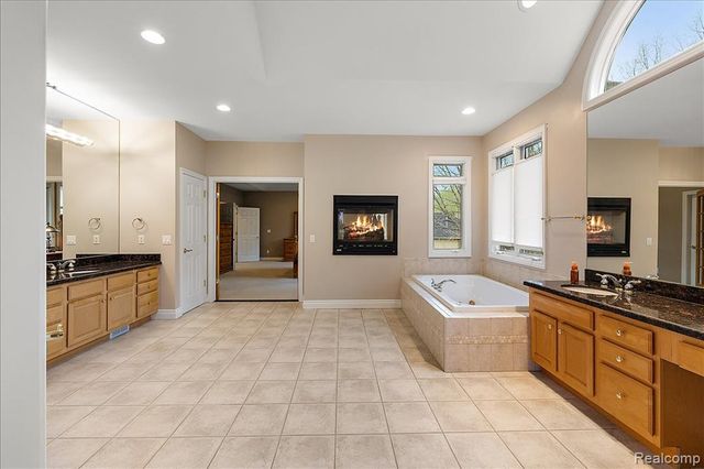 3725 Mountain Laurel Court, Oakland, MI 48363