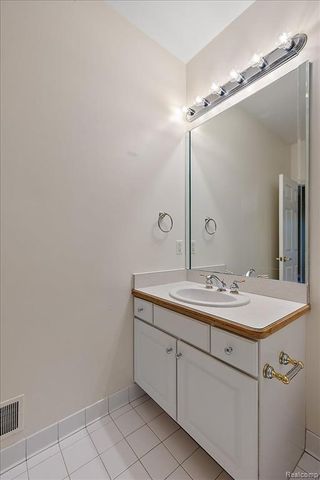 3725 Mountain Laurel Court, Oakland, MI 48363
