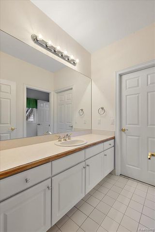 3725 Mountain Laurel Court, Oakland, MI 48363