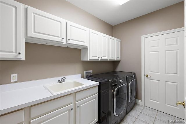 3725 Mountain Laurel Court, Oakland, MI 48363
