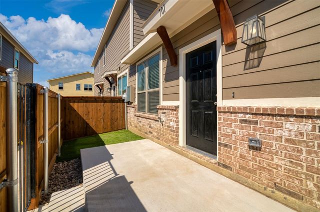 701-703-705-707 Harvest Moon Drive, Venus, TX 76084