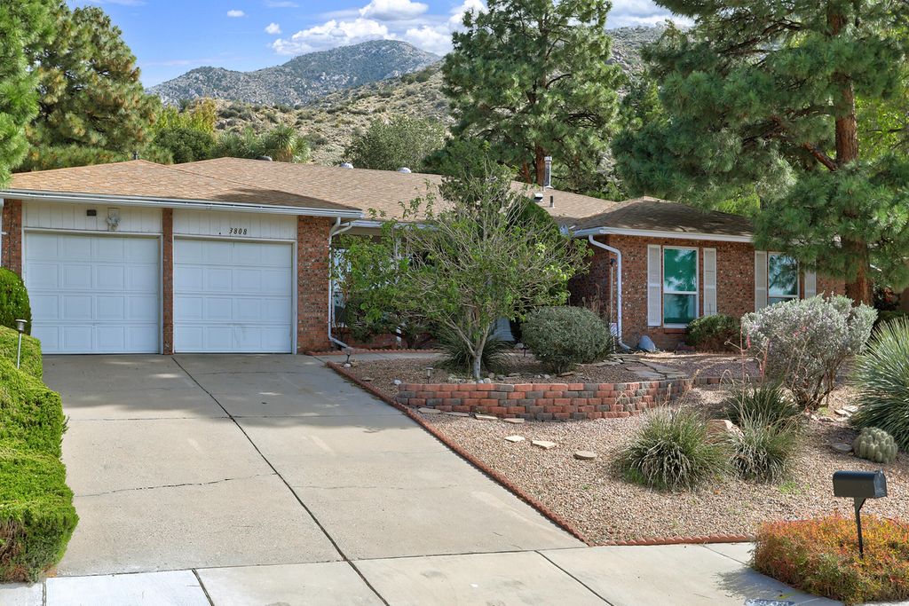 3808 Big Sky Drive NE, Albuquerque, NM 87111