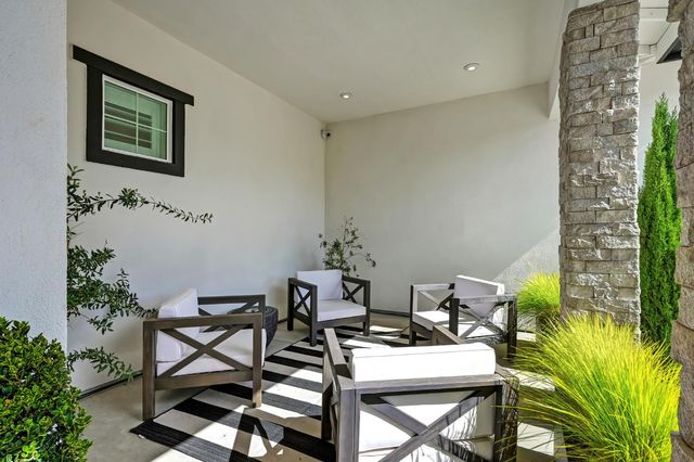 2204 Pinehurst Dr, Lincoln, CA 95648