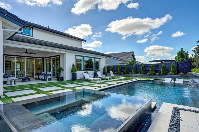 2204 Pinehurst Dr, Lincoln, CA 95648