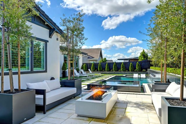 2204 Pinehurst Dr, Lincoln, CA 95648