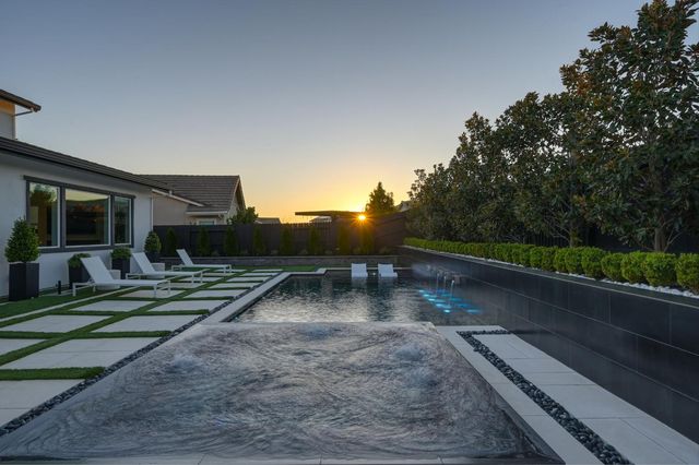 2204 Pinehurst Dr, Lincoln, CA 95648