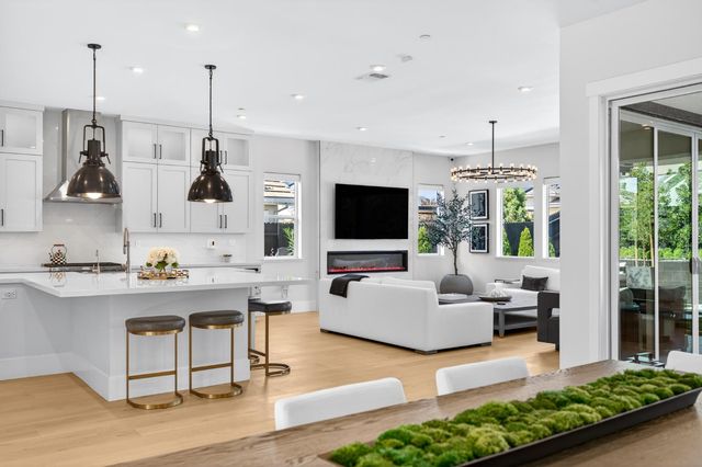 2204 Pinehurst Dr, Lincoln, CA 95648