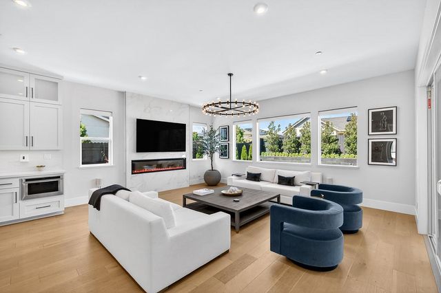 2204 Pinehurst Dr, Lincoln, CA 95648