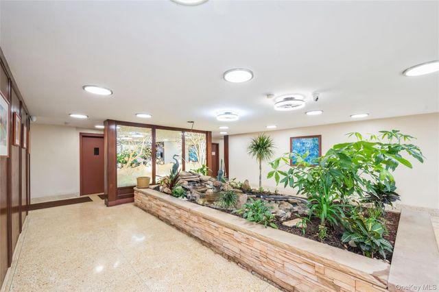 110 Brooklyn Avenue 3Z, Freeport, NY 11520