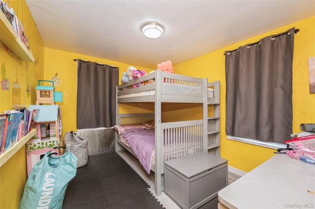 110 Brooklyn Avenue 3Z, Freeport, NY 11520