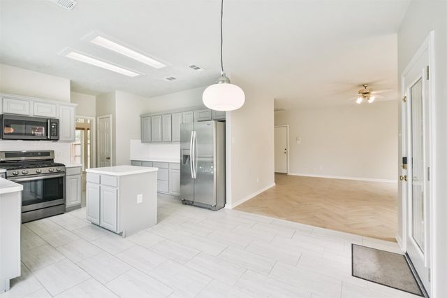 10239 Sable Trail Lane, Houston, TX 77064