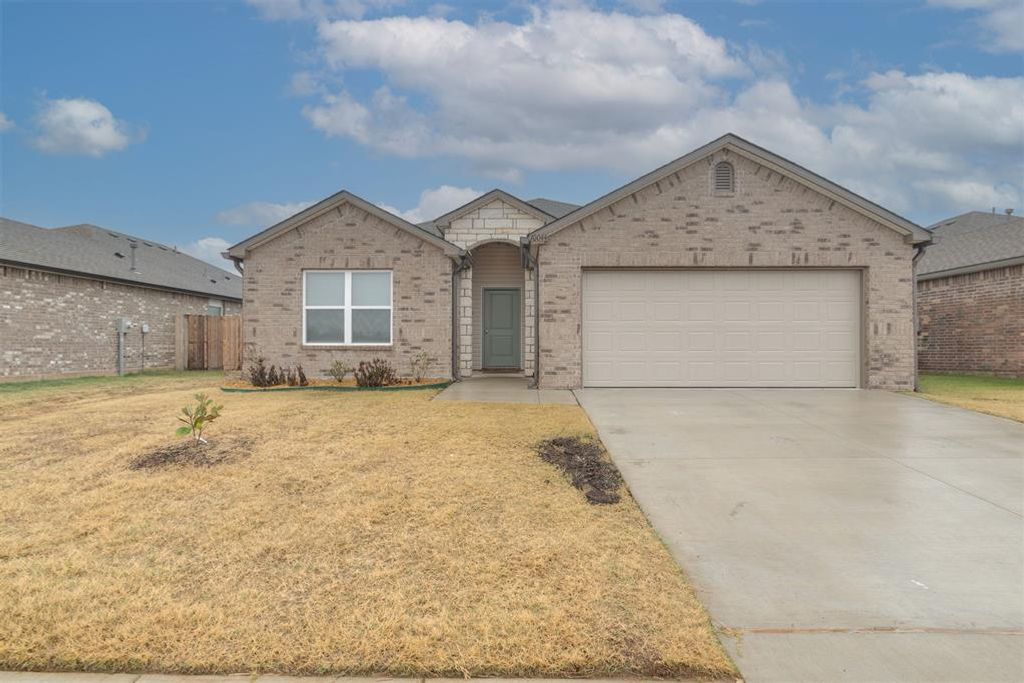 Image 1 of property listing at 10044 SW 40th Street, Mustang, OK 73064