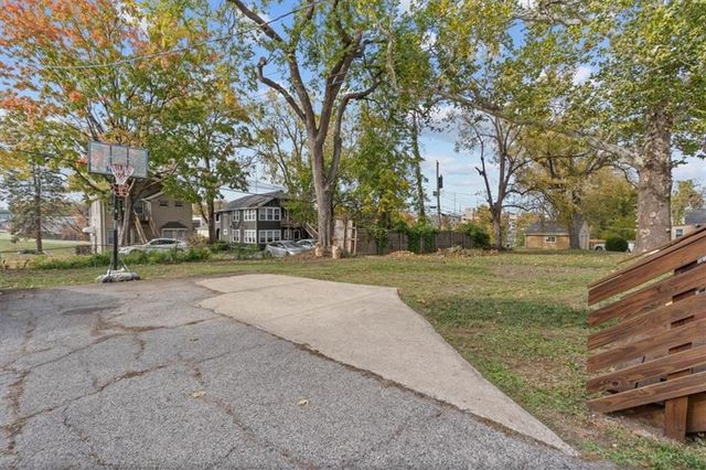 5420 Tracy Avenue, Kansas City, MO 64110