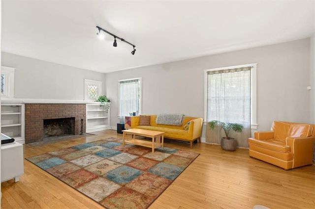 5420 Tracy Avenue, Kansas City, MO 64110