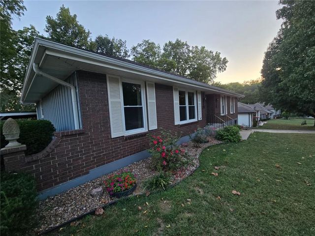 15917 E 41ST Street, Independence, MO 64055