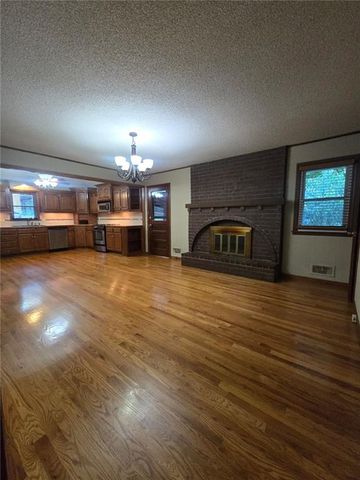15917 E 41ST Street, Independence, MO 64055