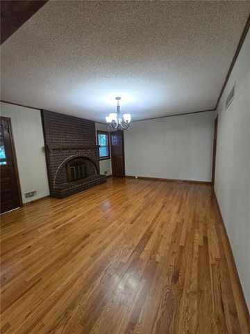 15917 E 41ST Street, Independence, MO 64055