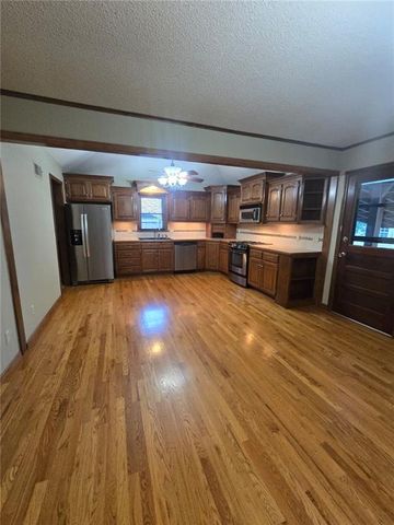 15917 E 41ST Street, Independence, MO 64055