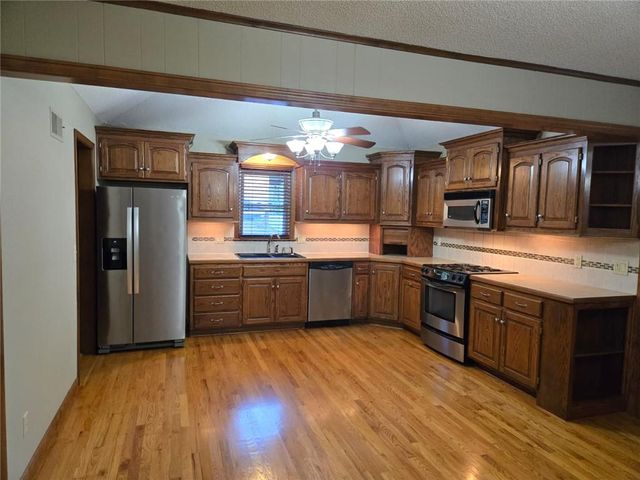 15917 E 41ST Street, Independence, MO 64055