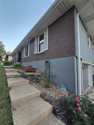 15917 E 41ST Street, Independence, MO 64055