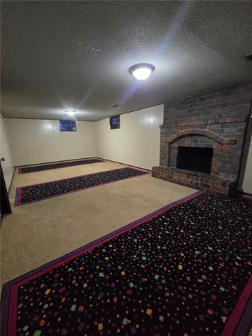 15917 E 41ST Street, Independence, MO 64055