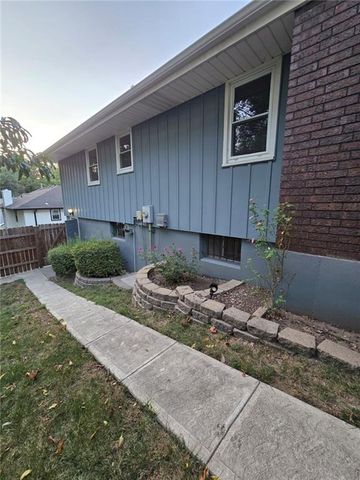 15917 E 41ST Street, Independence, MO 64055