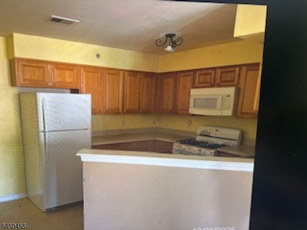 1031 Dogwood Ct, New Brunswick City, NJ 08901 — photo 5