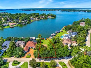 142 Lakeside Drive, Conroe, TX 77356