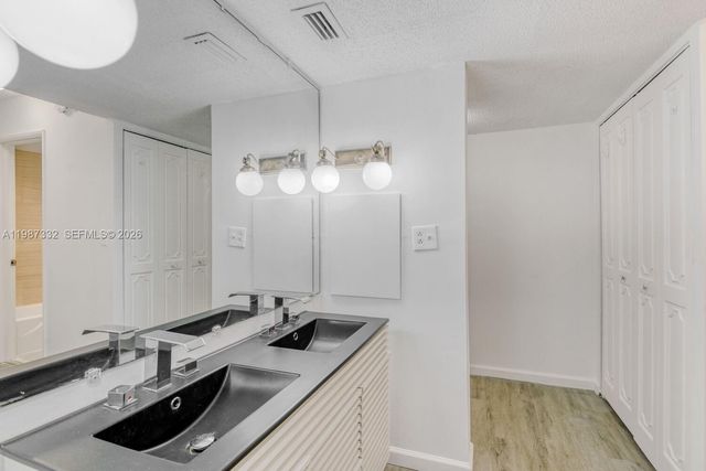 3760 Inverrary Dr 2L, Lauderhill, FL 33319