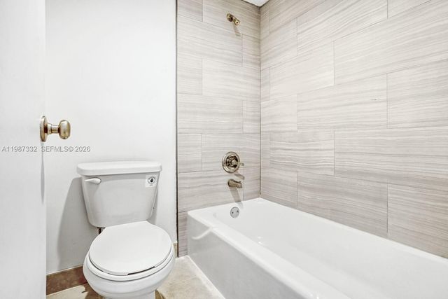 3760 Inverrary Dr 2L, Lauderhill, FL 33319