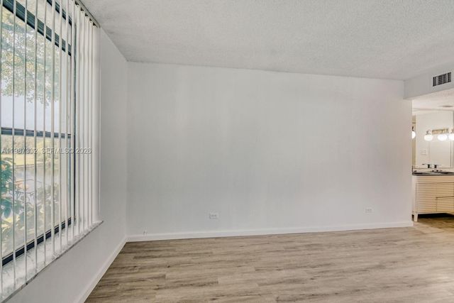 3760 Inverrary Dr 2L, Lauderhill, FL 33319