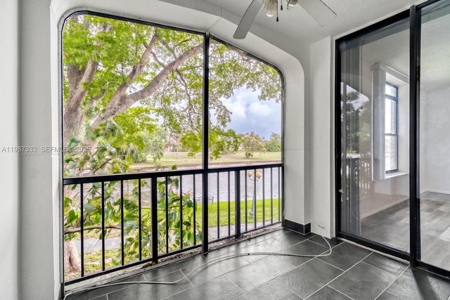 3760 Inverrary Dr 2L, Lauderhill, FL 33319