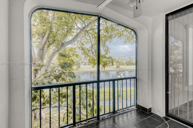 3760 Inverrary Dr 2L, Lauderhill, FL 33319