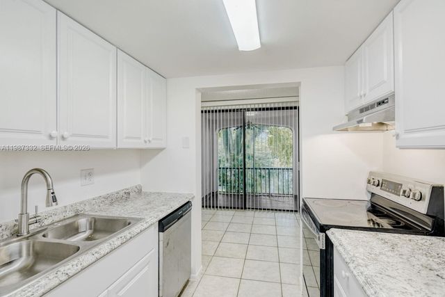 3760 Inverrary Dr 2L, Lauderhill, FL 33319