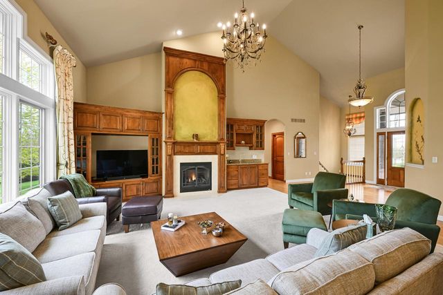 N52W21298 Golfview COURT, Menomonee Falls, WI 53051