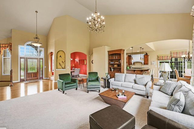 N52W21298 Golfview COURT, Menomonee Falls, WI 53051