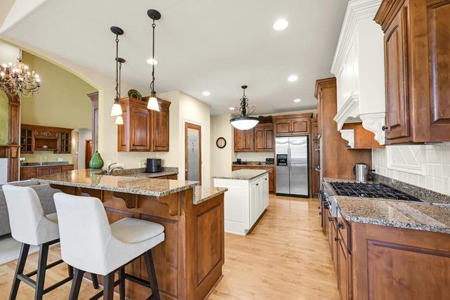 N52W21298 Golfview COURT, Menomonee Falls, WI 53051