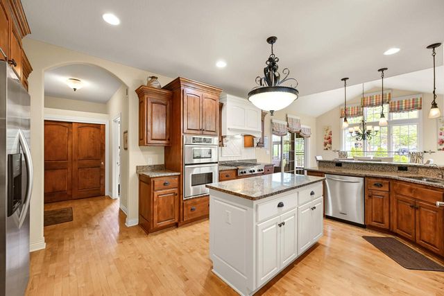 N52W21298 Golfview COURT, Menomonee Falls, WI 53051