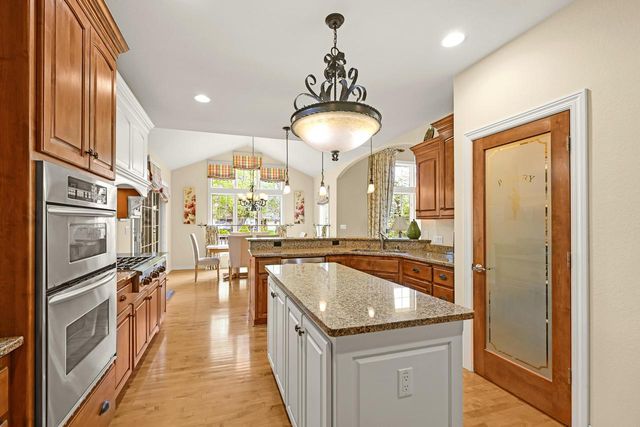 N52W21298 Golfview COURT, Menomonee Falls, WI 53051