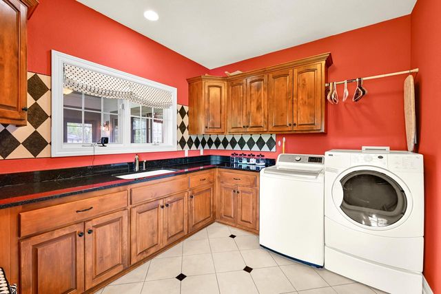 N52W21298 Golfview COURT, Menomonee Falls, WI 53051