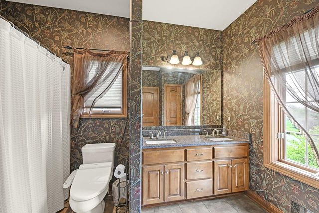 N52W21298 Golfview COURT, Menomonee Falls, WI 53051