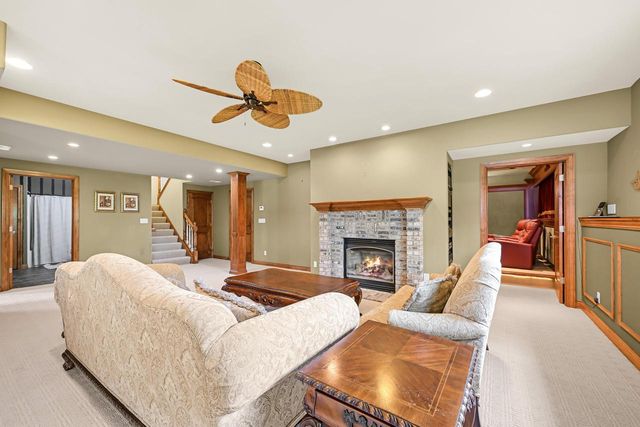 N52W21298 Golfview COURT, Menomonee Falls, WI 53051