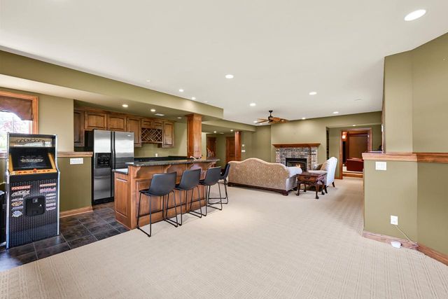 N52W21298 Golfview COURT, Menomonee Falls, WI 53051