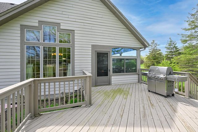 N52W21298 Golfview COURT, Menomonee Falls, WI 53051