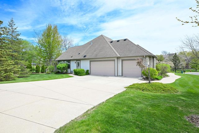 N52W21298 Golfview COURT, Menomonee Falls, WI 53051