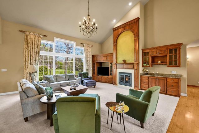 N52W21298 Golfview COURT, Menomonee Falls, WI 53051